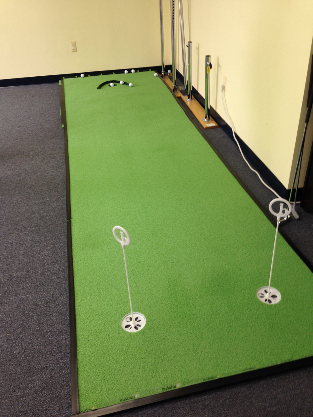 Full-length view of the indoor putting green used for golf therapy